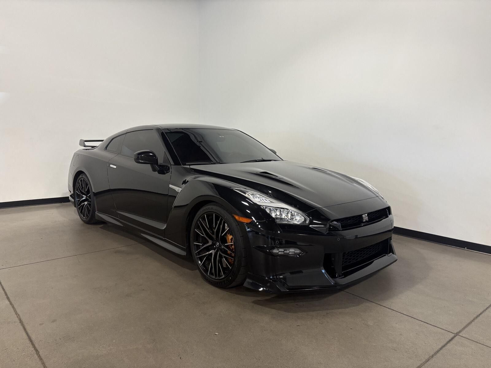 2024 NISSAN GT-R