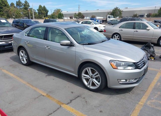 2014 VOLKSWAGEN Passat
