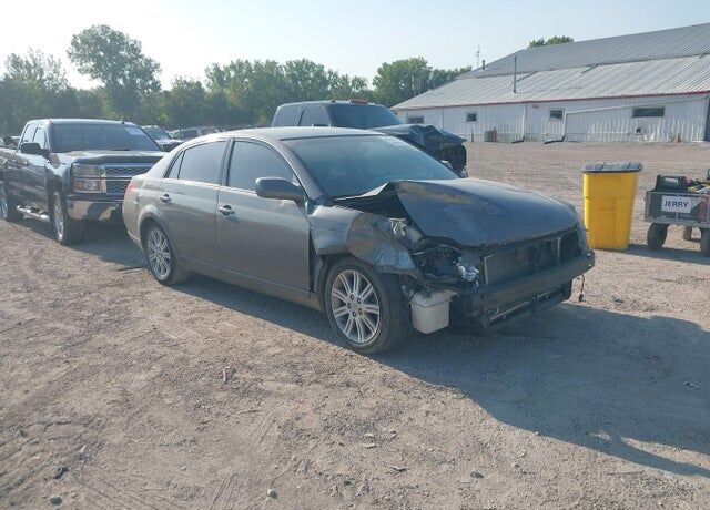 2005 TOYOTA Avalon