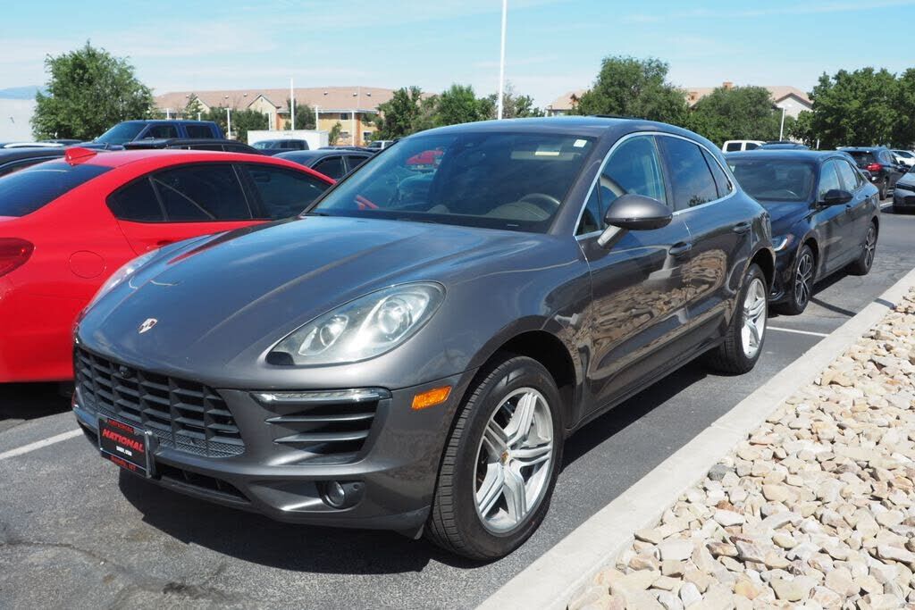 2017 PORSCHE Macan