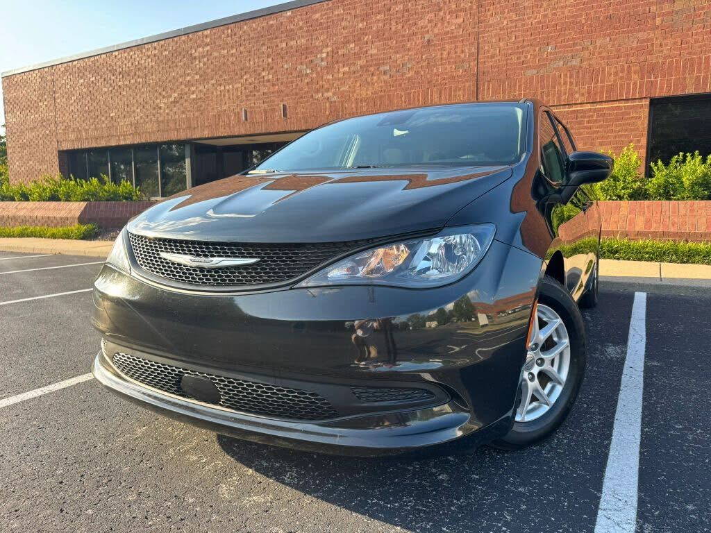 2023 CHRYSLER Voyager
