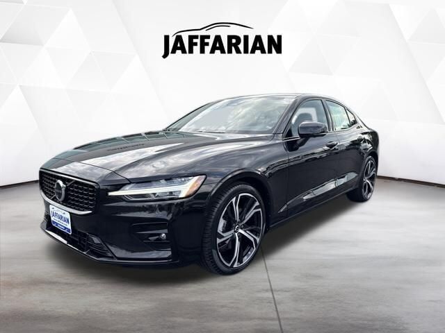 2025 VOLVO S60