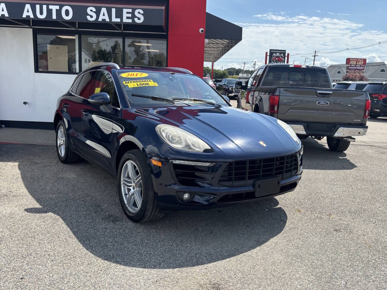 2017 PORSCHE Macan