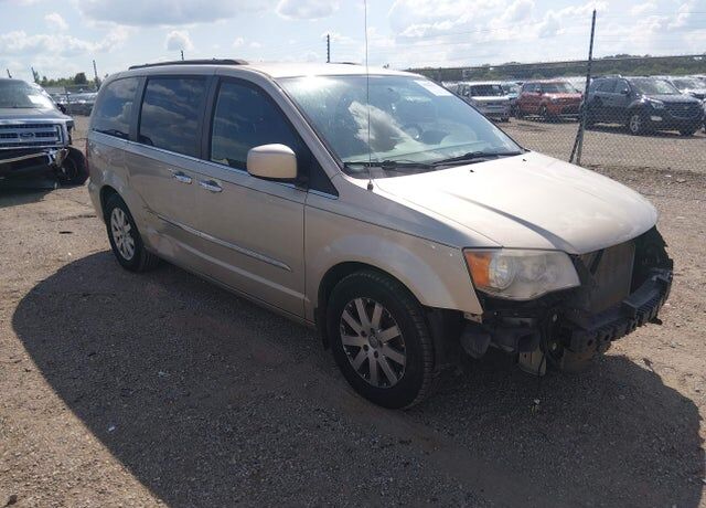 2014 CHRYSLER Town and Country