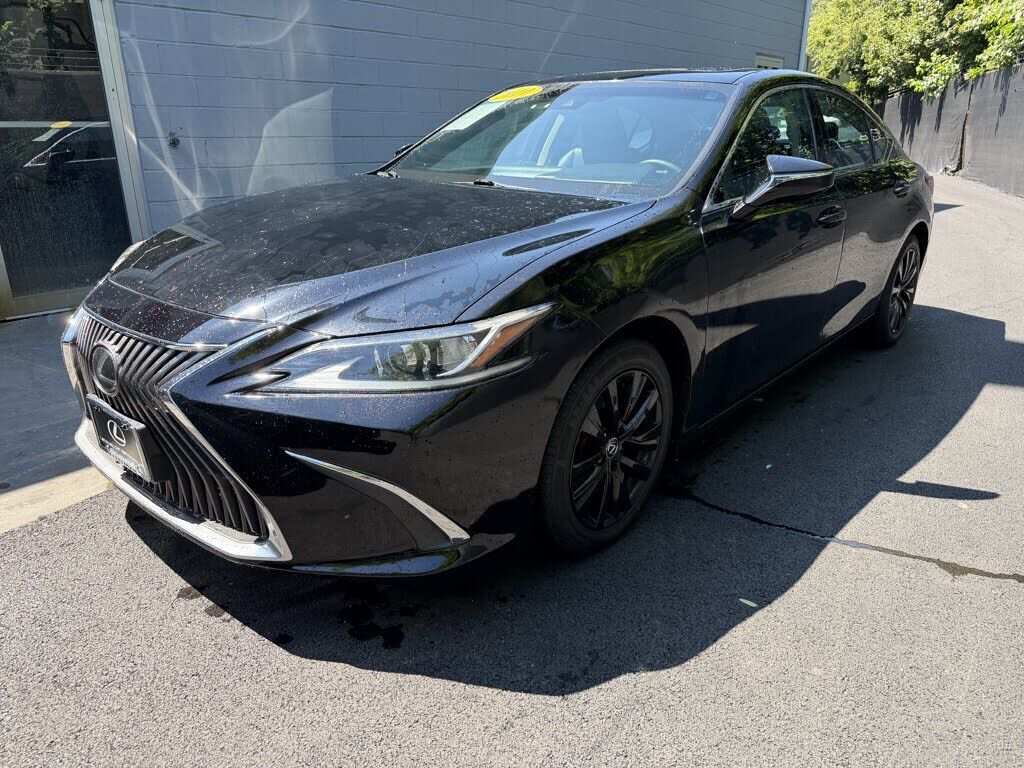 2019 LEXUS ES