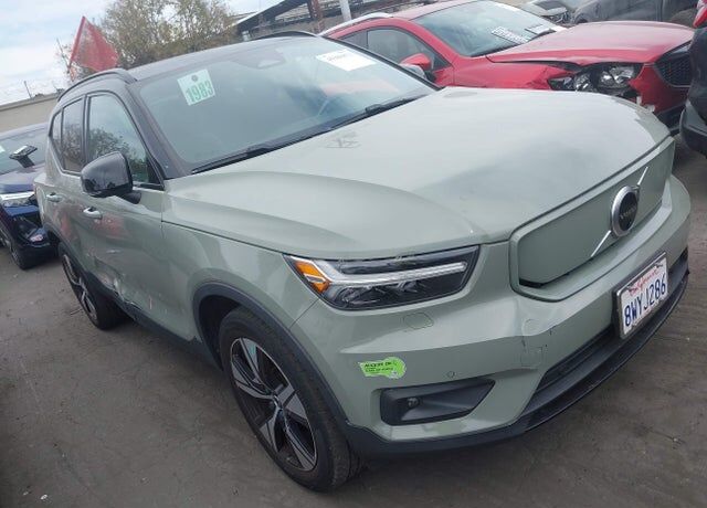 2021 VOLVO XC40