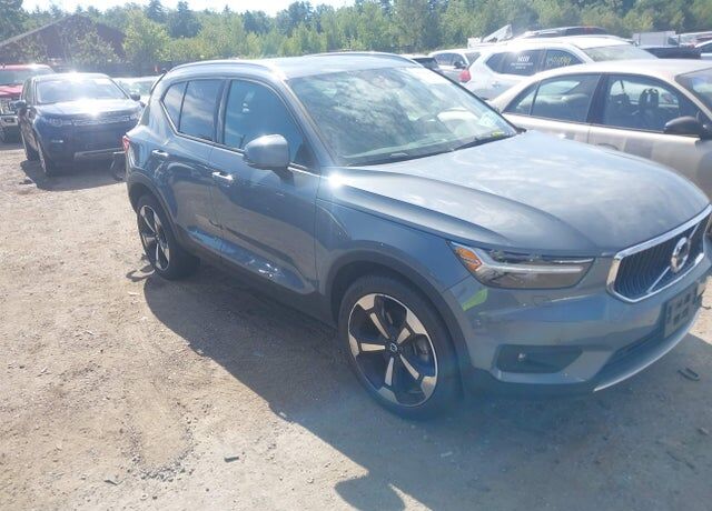 2020 VOLVO XC40
