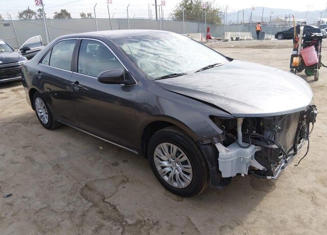 2013 TOYOTA Camry