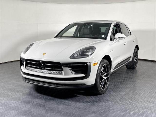 2024 PORSCHE Macan