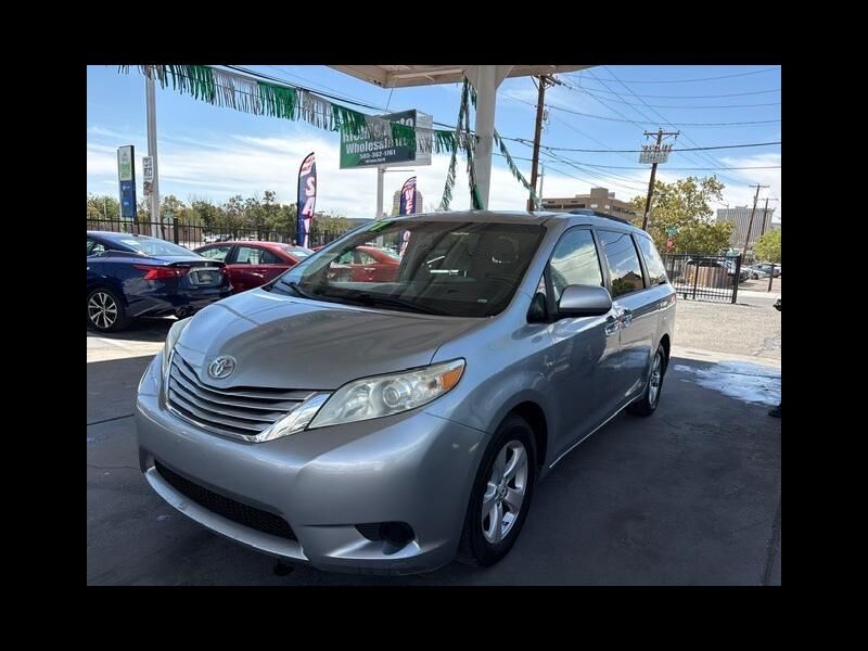 2017 TOYOTA Sienna