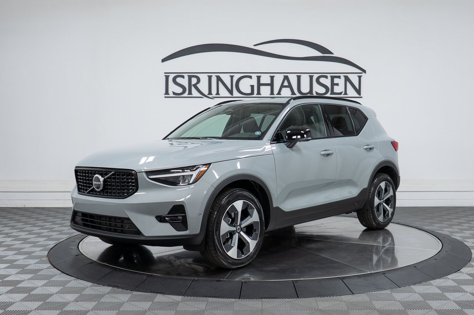 2026 VOLVO XC40