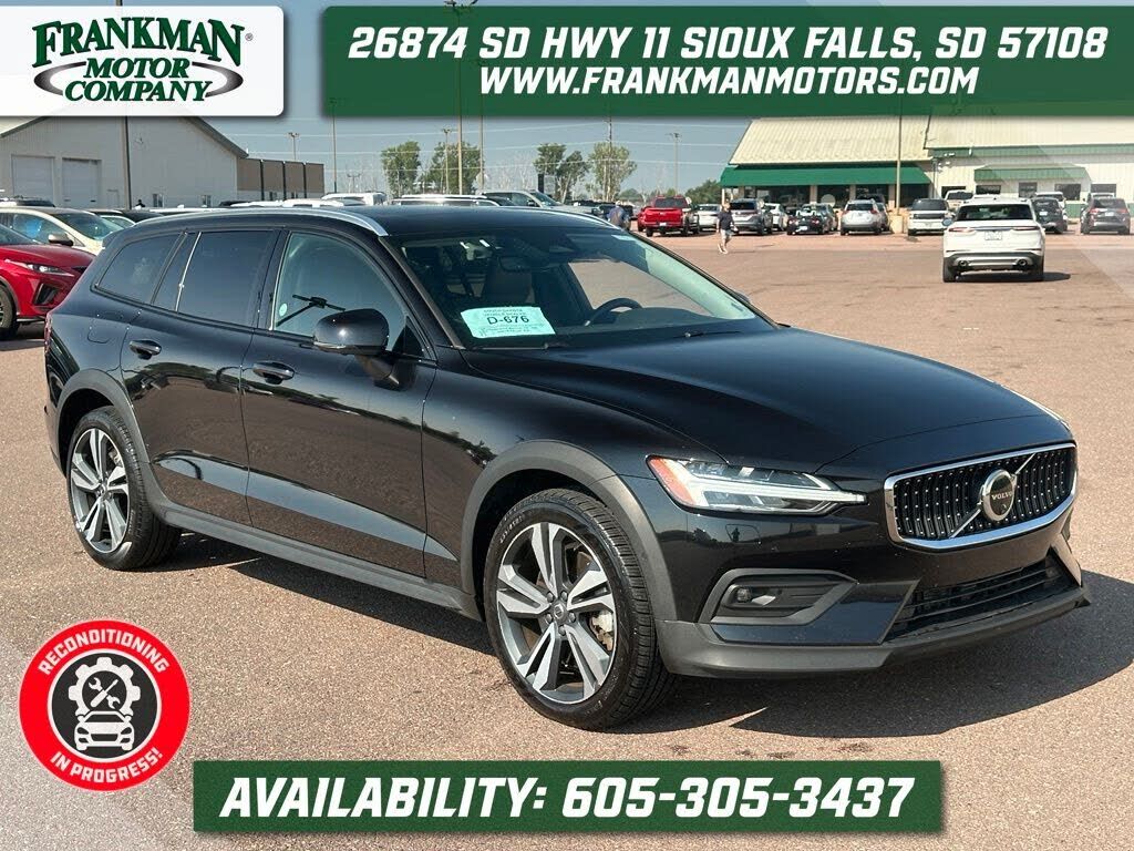 2025 VOLVO V60CC