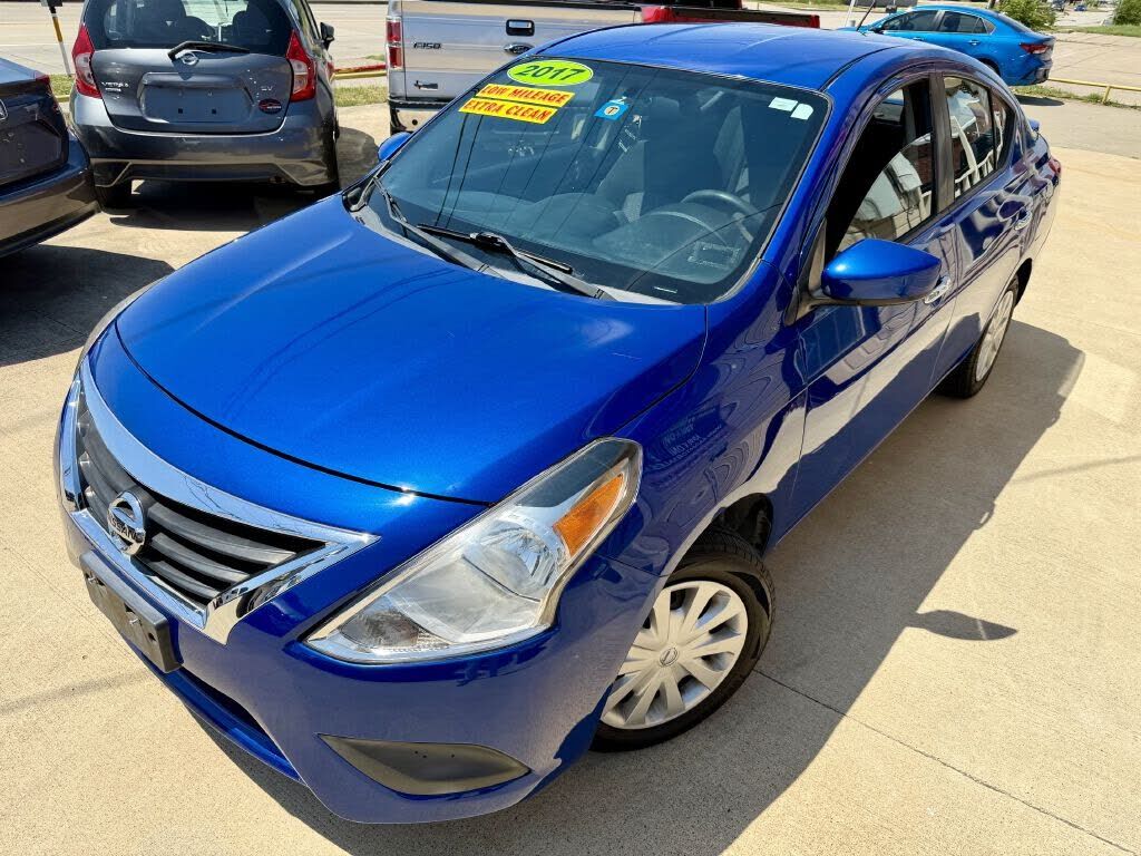 2017 NISSAN Versa