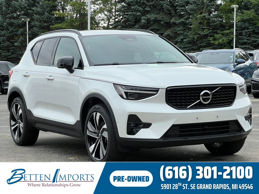 2023 VOLVO XC40