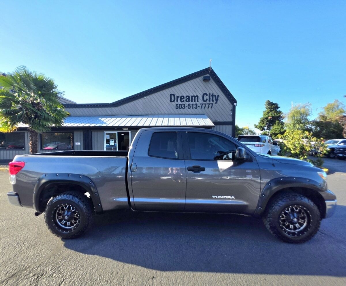 2013 TOYOTA Tundra