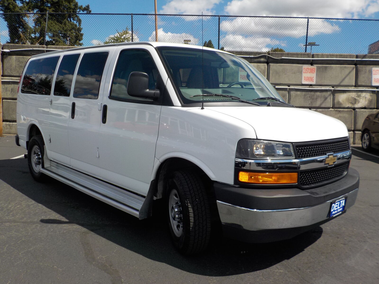 2017 CHEVROLET Express