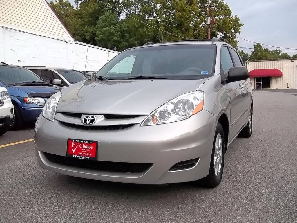 2010 TOYOTA Sienna