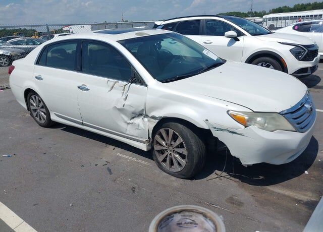 2011 TOYOTA Avalon