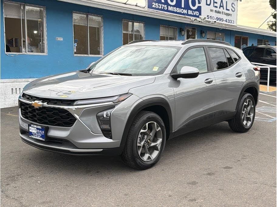 2025 CHEVROLET Trax