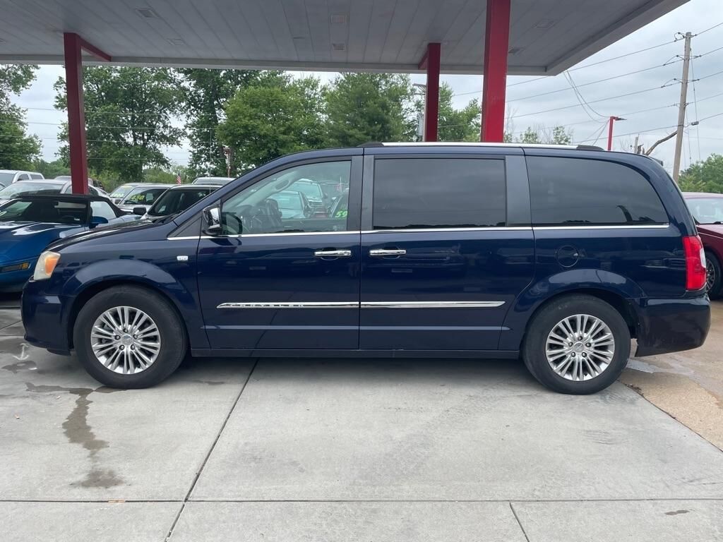 2014 CHRYSLER Town and Country