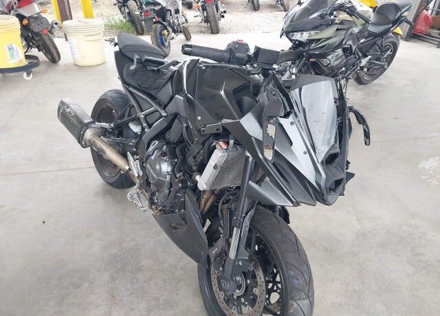 2025 SUZUKI GSX-8R