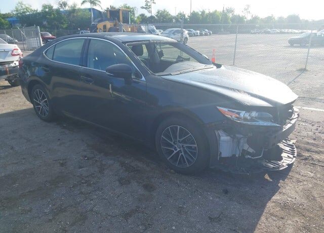 2016 LEXUS ES