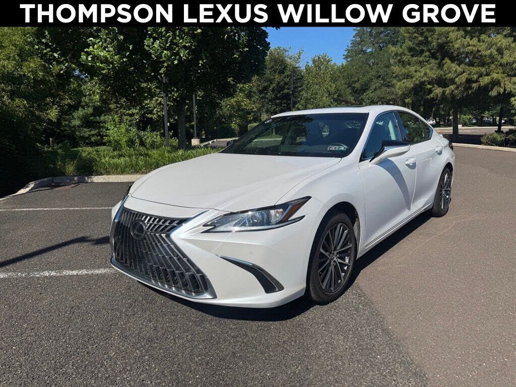 2025 LEXUS ES