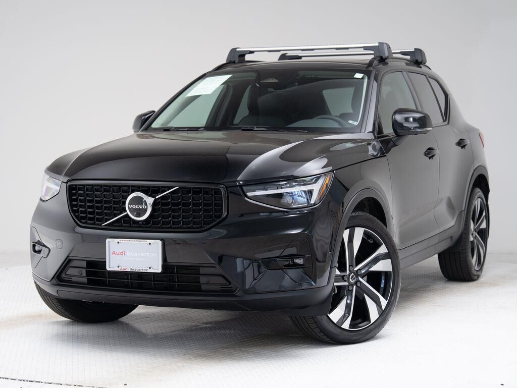 2023 VOLVO XC40
