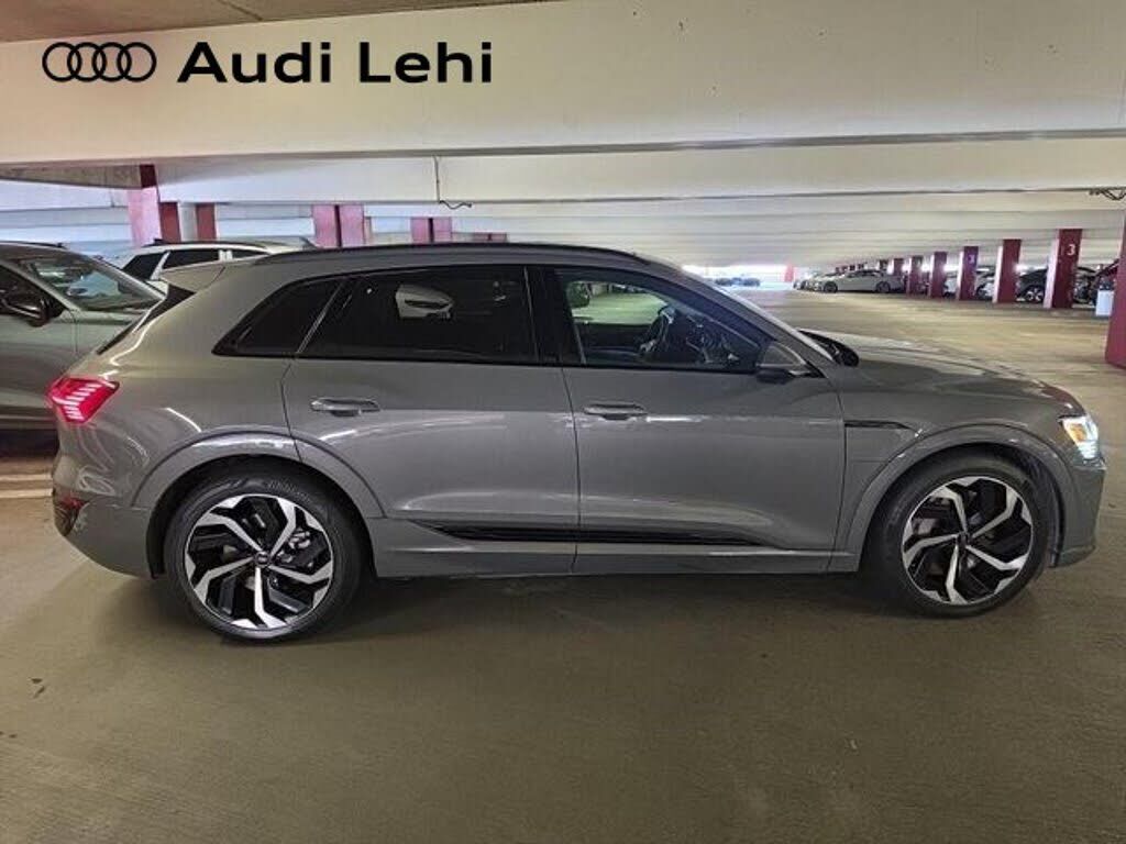 2024 AUDI Q8