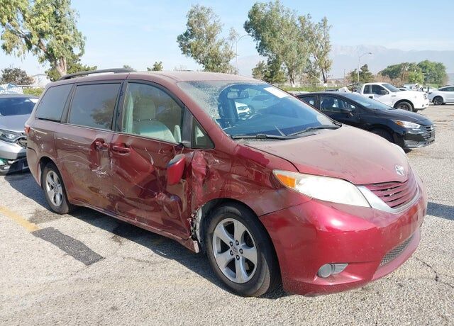 2017 TOYOTA Sienna