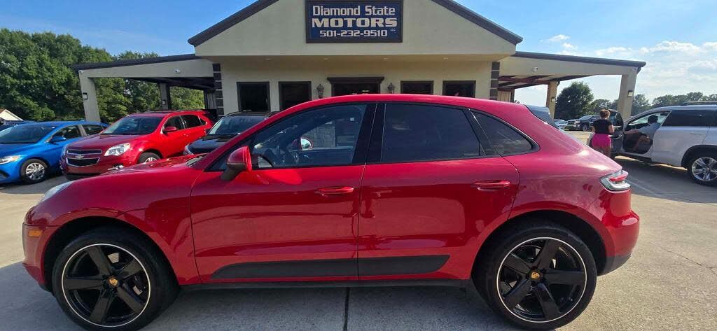 2020 PORSCHE Macan