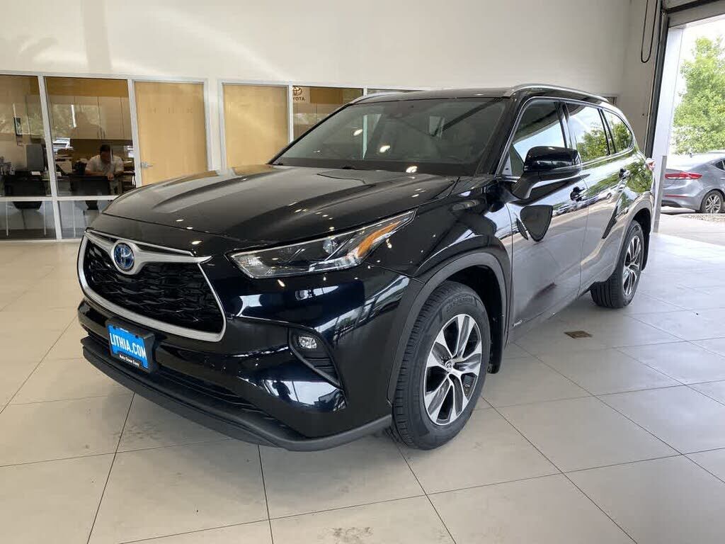 2022 TOYOTA Highlander