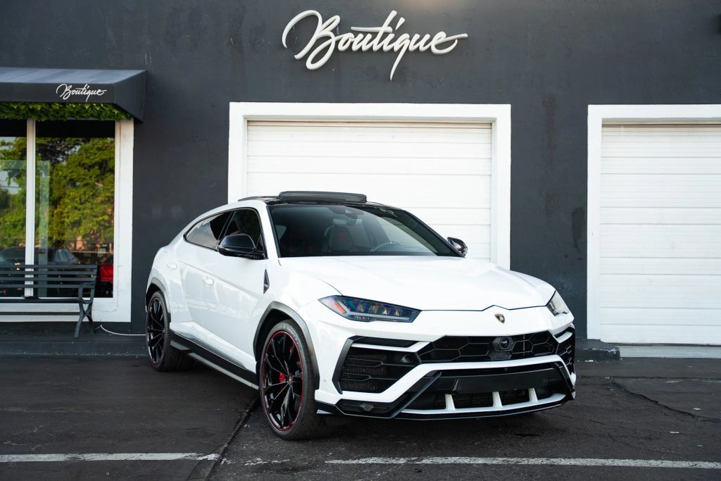 2021 LAMBORGHINI URUS