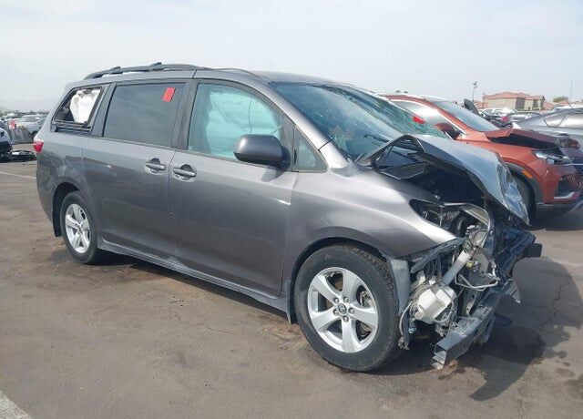 2018 TOYOTA Sienna