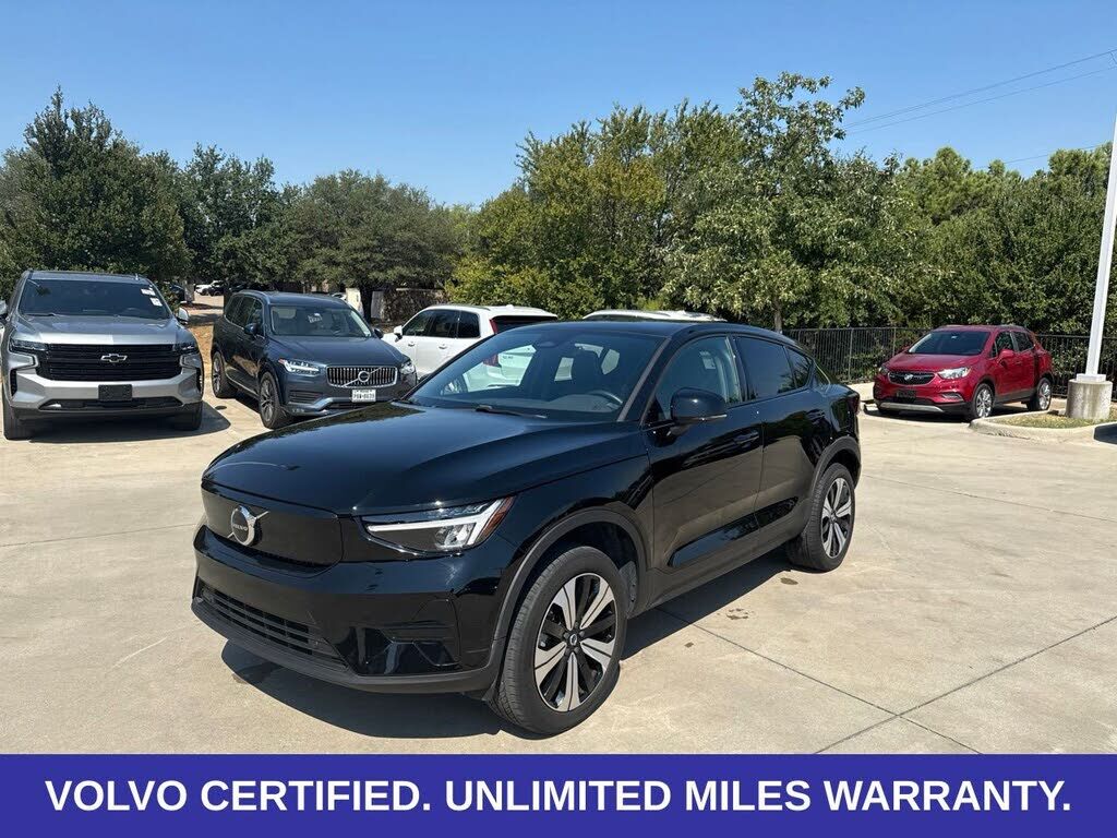 2023 VOLVO C40