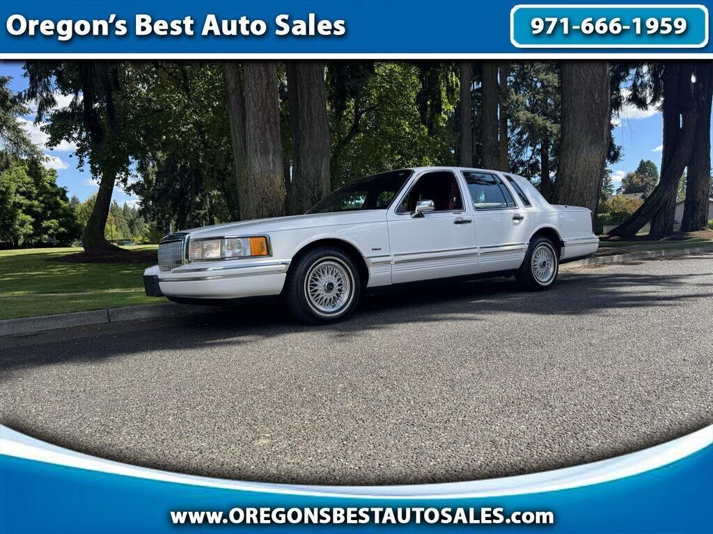 1994 LINCOLN Town Car