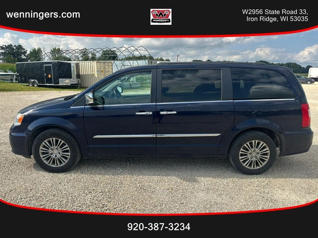 2014 CHRYSLER Town and Country