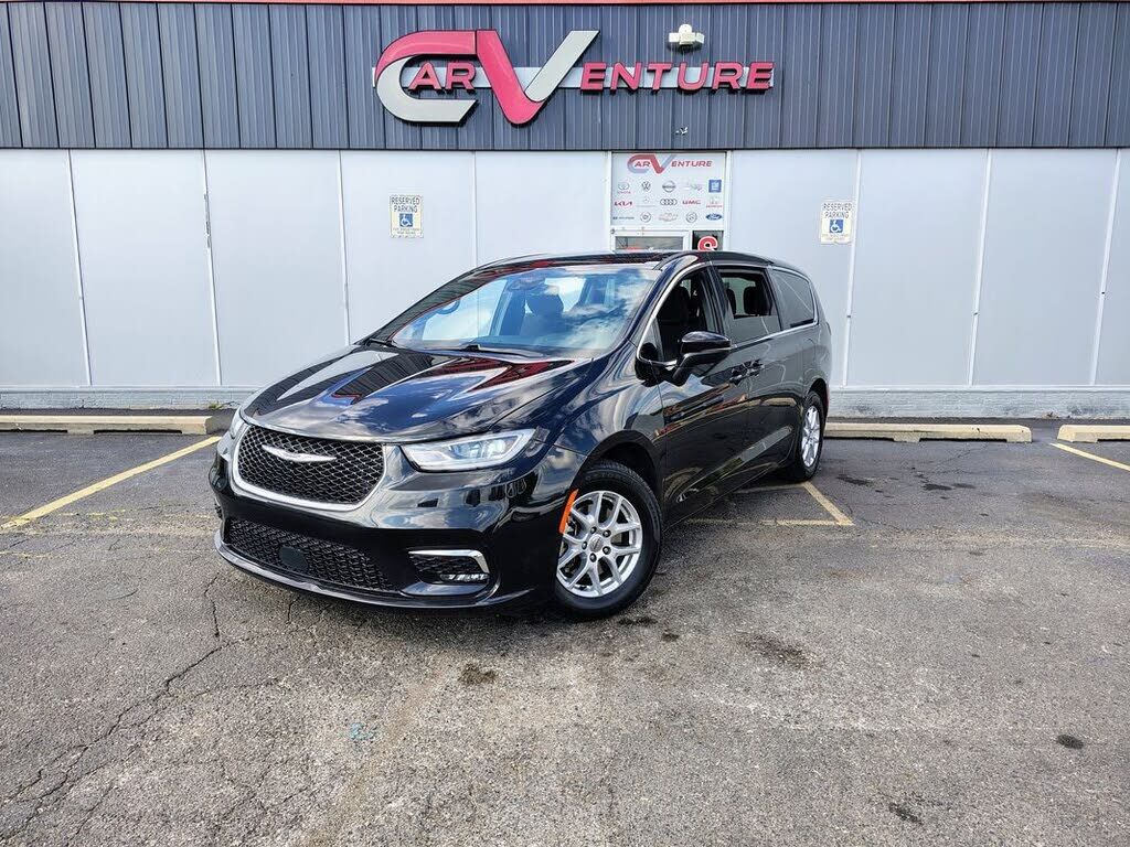 2023 CHRYSLER Pacifica