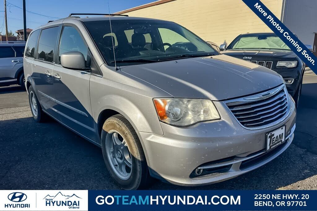 2013 CHRYSLER Town and Country