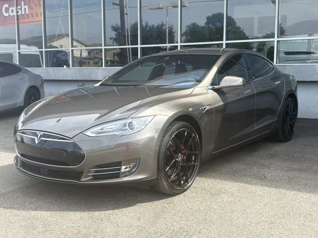 2015 TESLA Model S