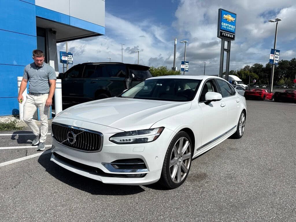 2020 VOLVO S90