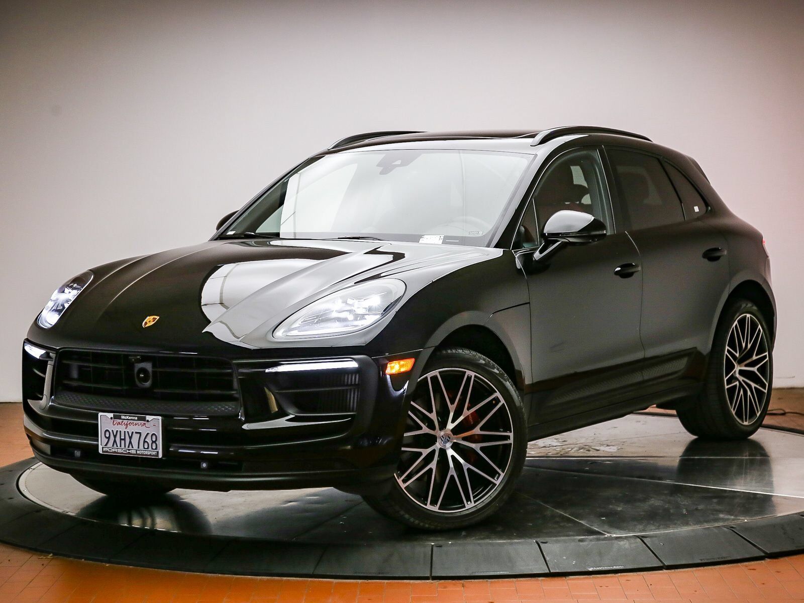 2026 PORSCHE Macan