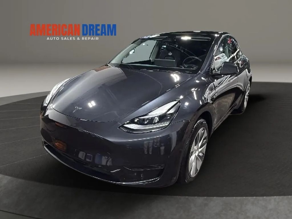 2024 TESLA Model Y