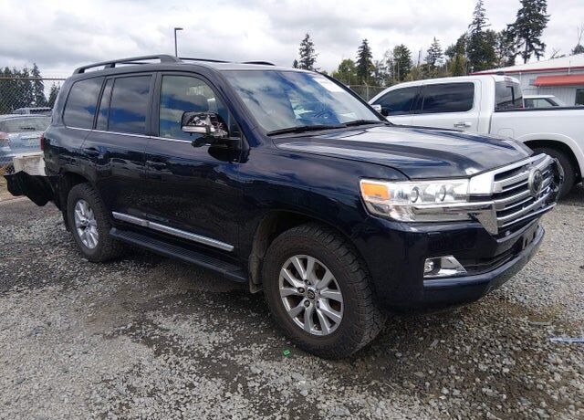 2017 TOYOTA Land Cruiser