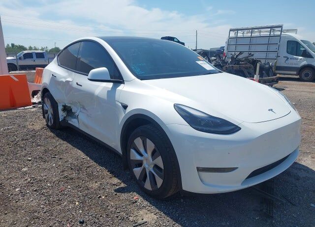 2024 TESLA Model Y