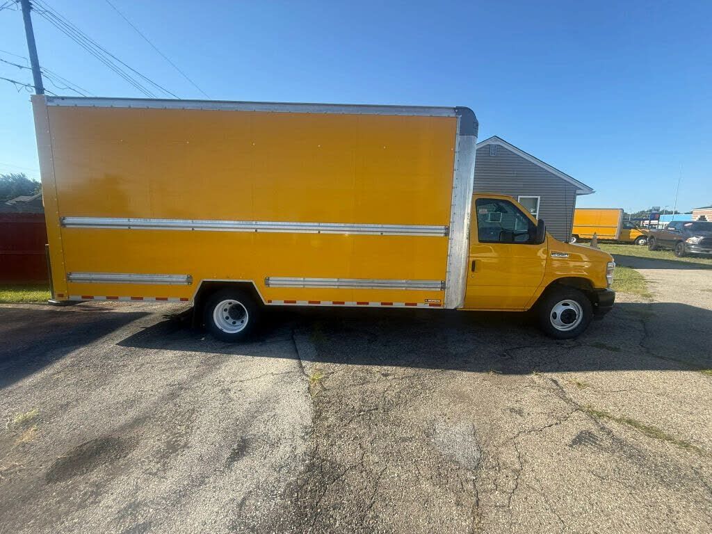 2022 FORD E-350