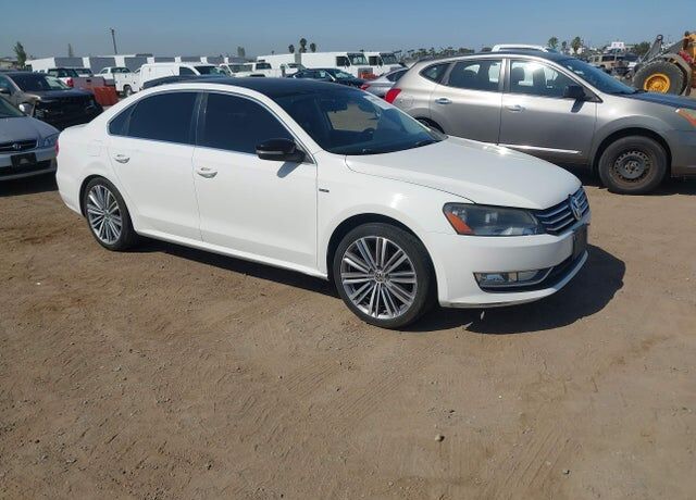 2015 VOLKSWAGEN Passat