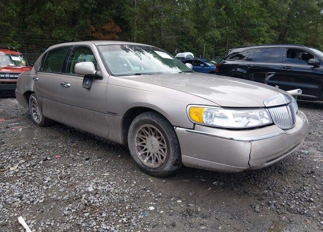 2000 LINCOLN Town Car