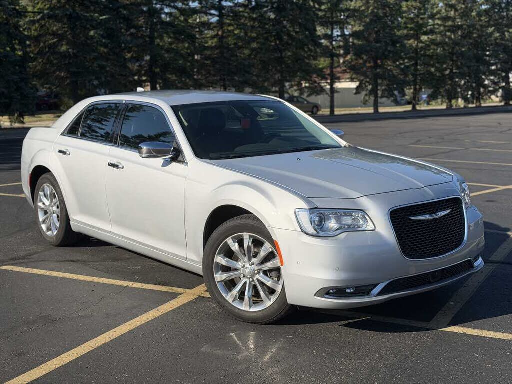 2019 CHRYSLER 300