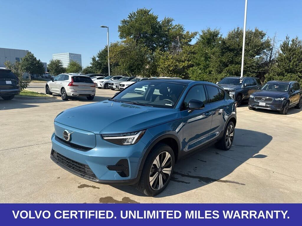2023 VOLVO C40